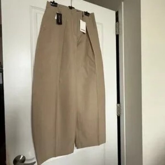 JACQUEMUS Beige 'Le pantalon Ovalo' Trousers - Picture 9 of 11